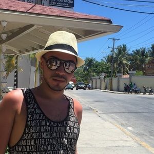 Meet your Posher, Noel